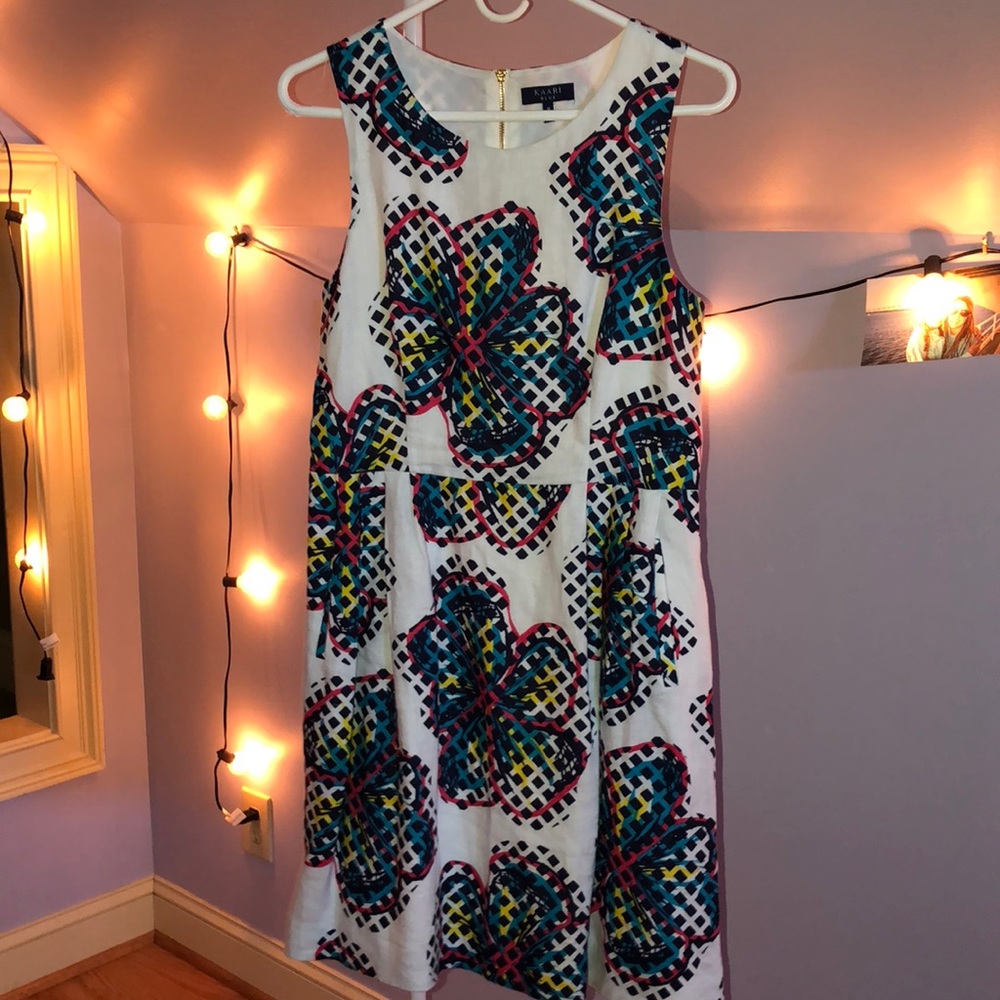 Cute patterned dress with pockets
